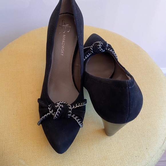 B Makoswsky “Karly” Black Suede Pumps Sz 8 - Picture 4 of 8